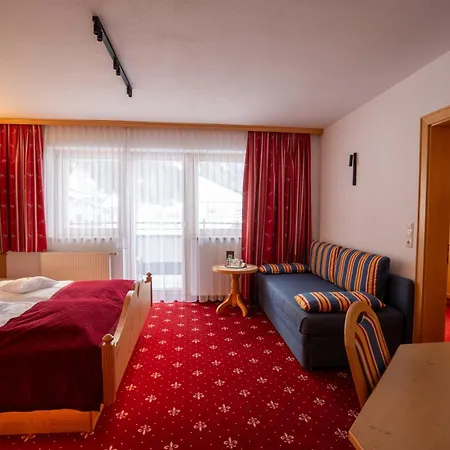 ホテル Garni Monte Bianco 4*